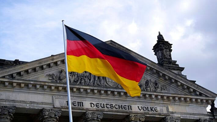 DAX Extends Gains, FTSE Climbs Above 7500