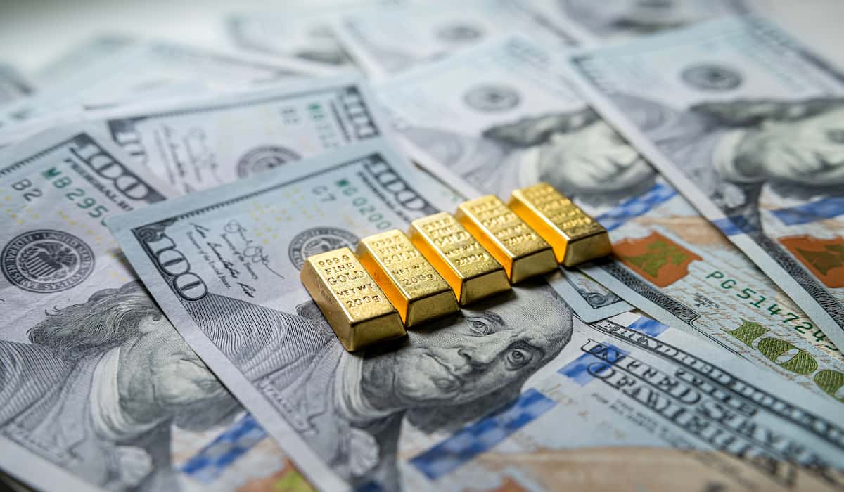 Gold price forecast with gold bars and US dollar bills, symbolizing investment and market trends.