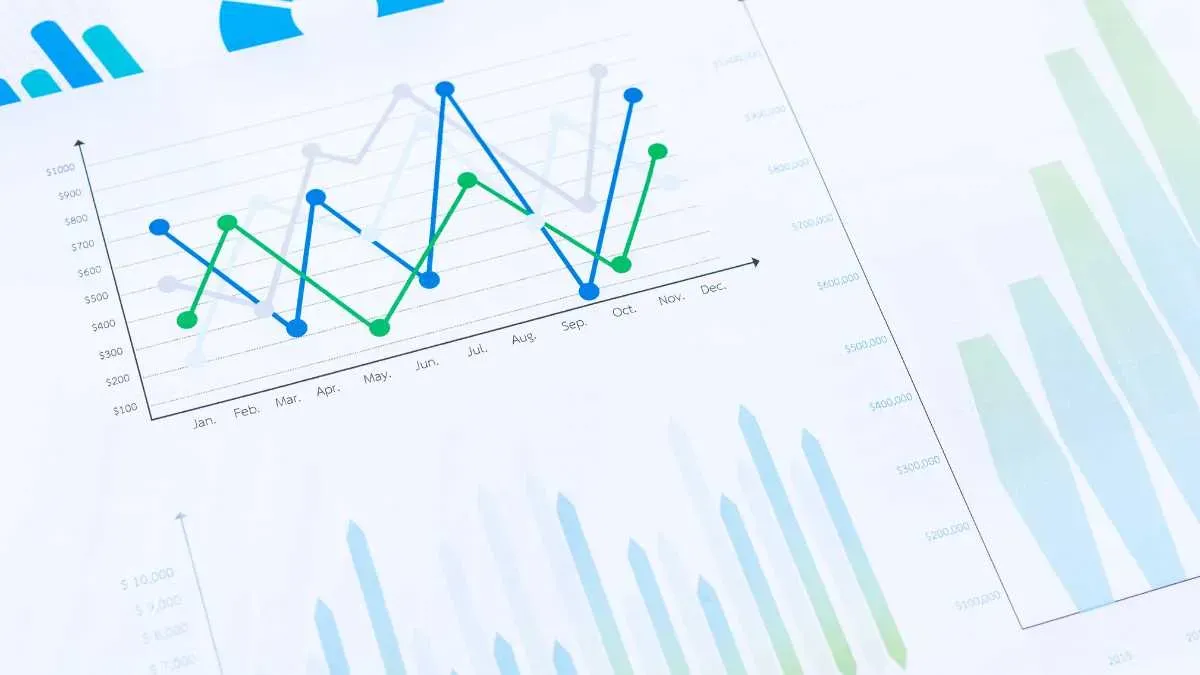 Line_graph_and_bar_charts_on_a_financial_report_document_b8917936c4.jpg.webp