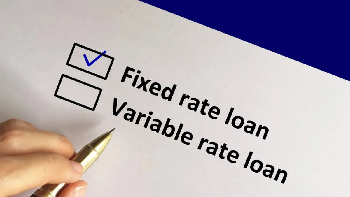 One person is answering question. He chooses fixed rate loan=