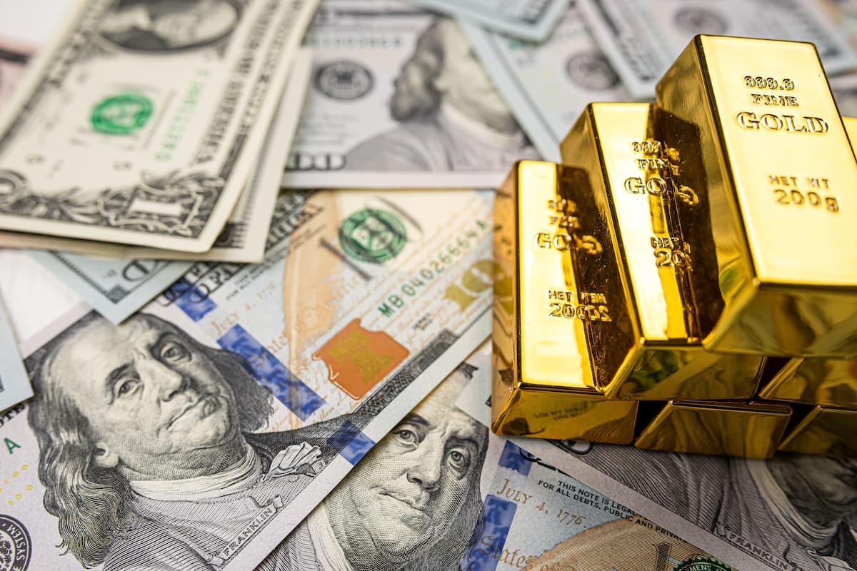 gold-prices-surge-to-2688-as-geopolitical-tensions-and-tech-stocks-rebound-drive-market-volatility