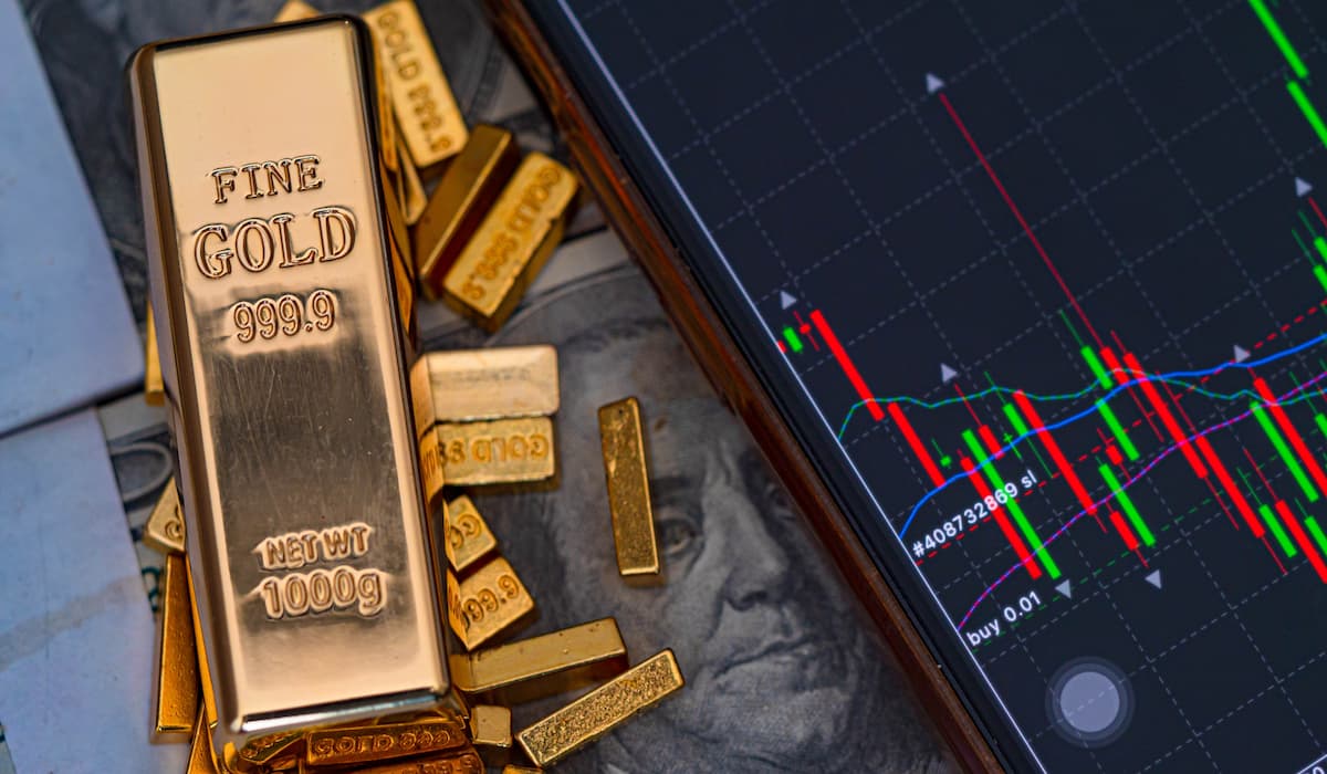 gold-rises-on-us-rate-and-trade-uncertainties-copper-gains-on-china-stimulus