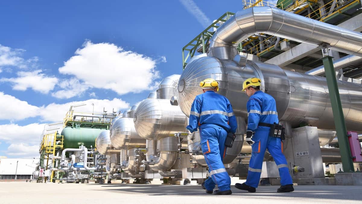 oil_field_workers_width_1200_format_JPEG.jpg