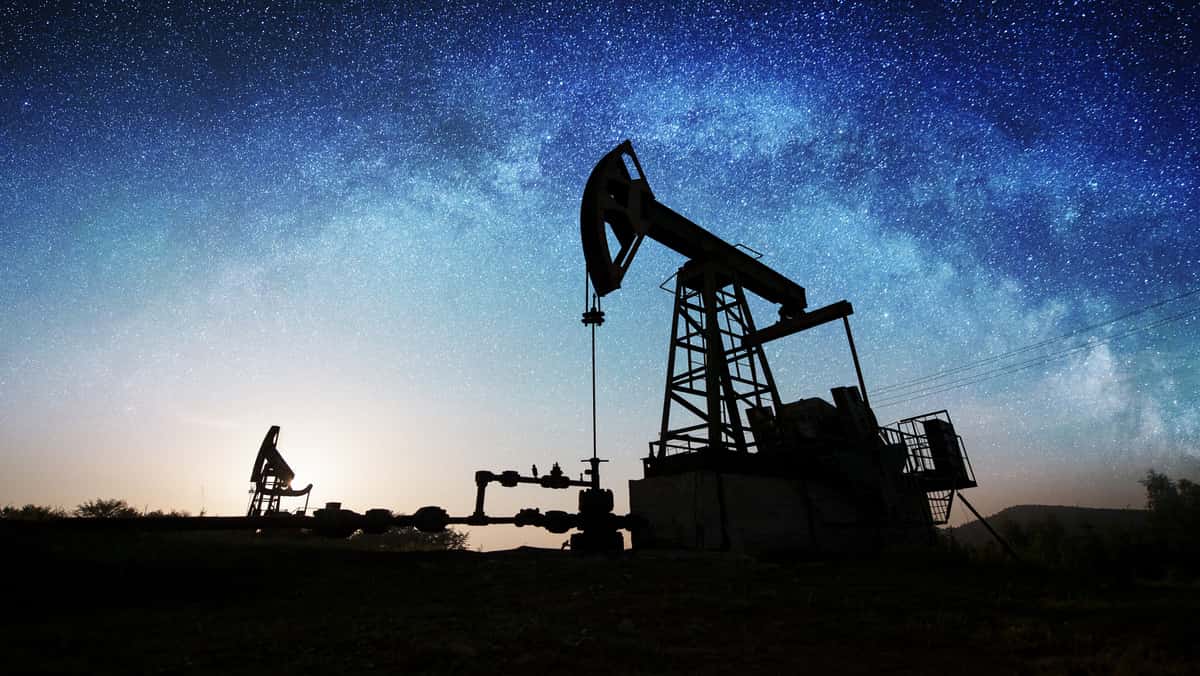 oil-pump-on-the-oil-field-in-the-night_width_1200_format_JPEG.jpg