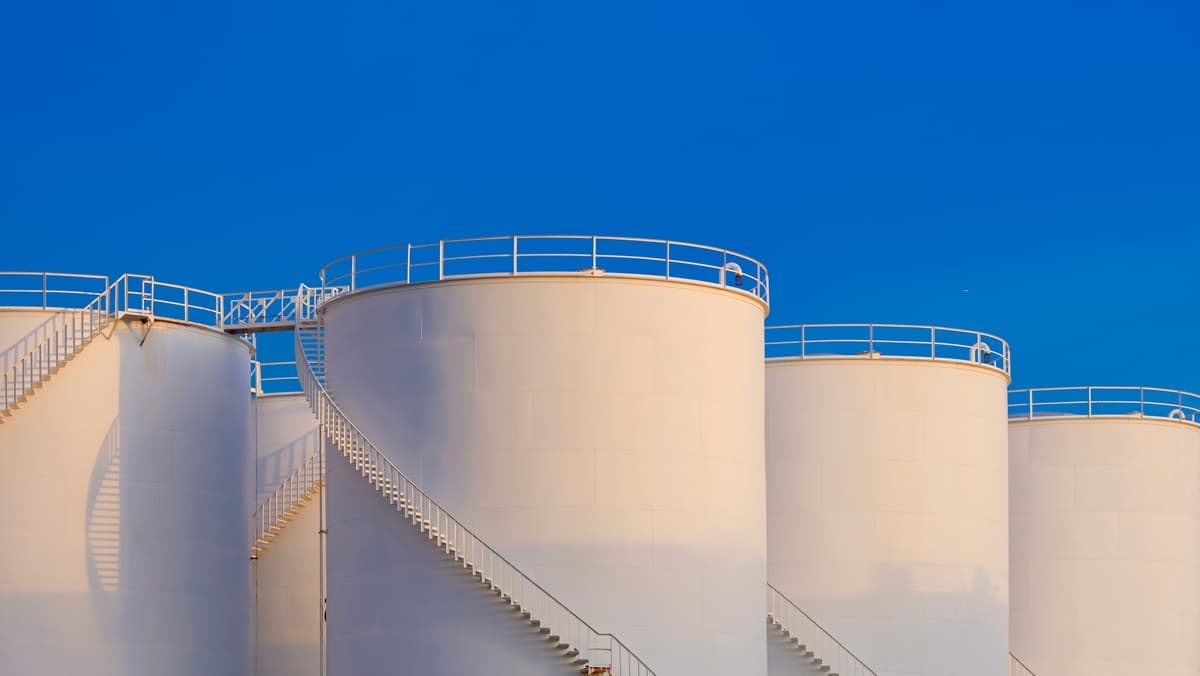 oil_refinery_width_1200_format_JPEG.jpg