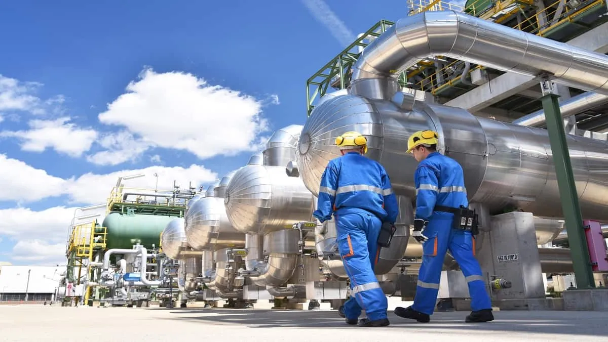 oil_workers_width_1200_format_JPEG.jpg