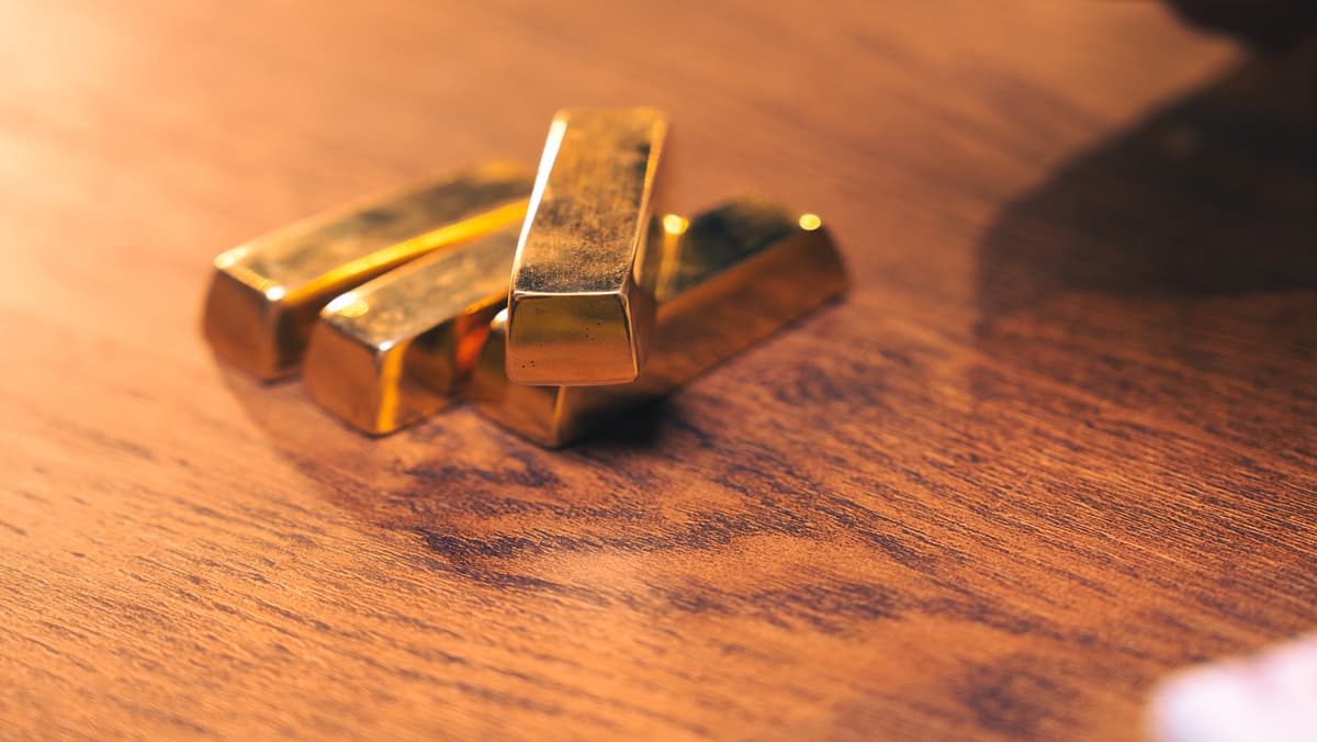 shiny-gold-bar-arrangement-in-a-row-business-gold-width-1200-format-JPEG.jpg